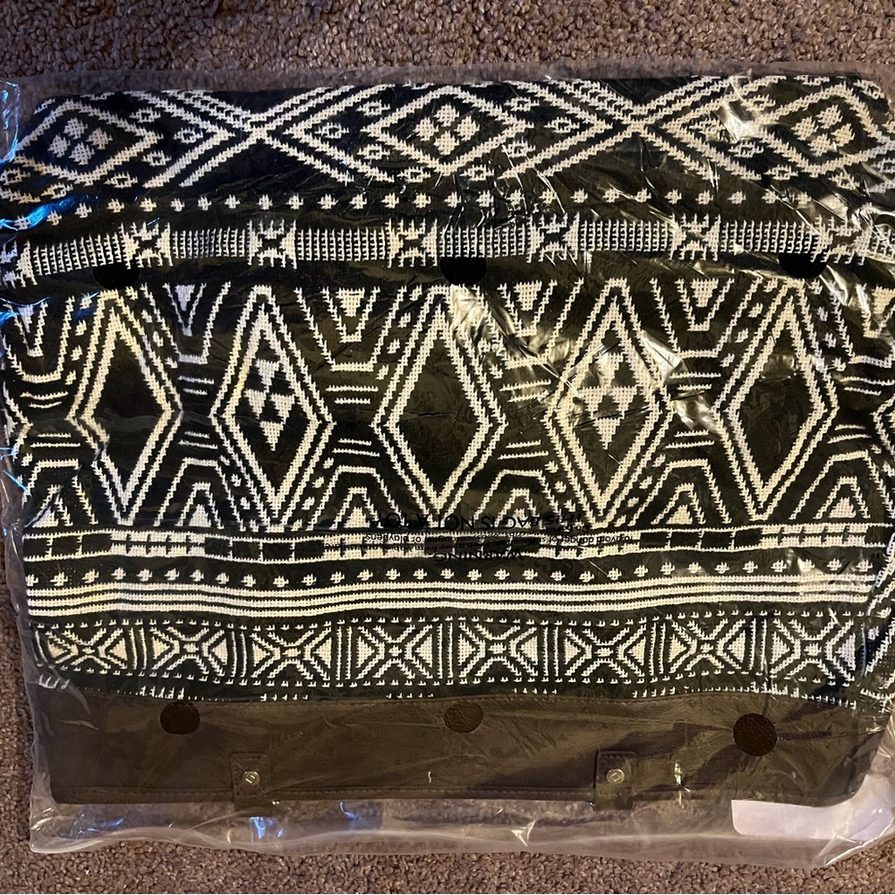 Handbag/tote reversible. NWT.